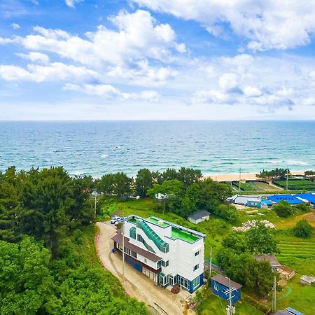 Gangneung Undukmaru Pension Екстер'єр фото