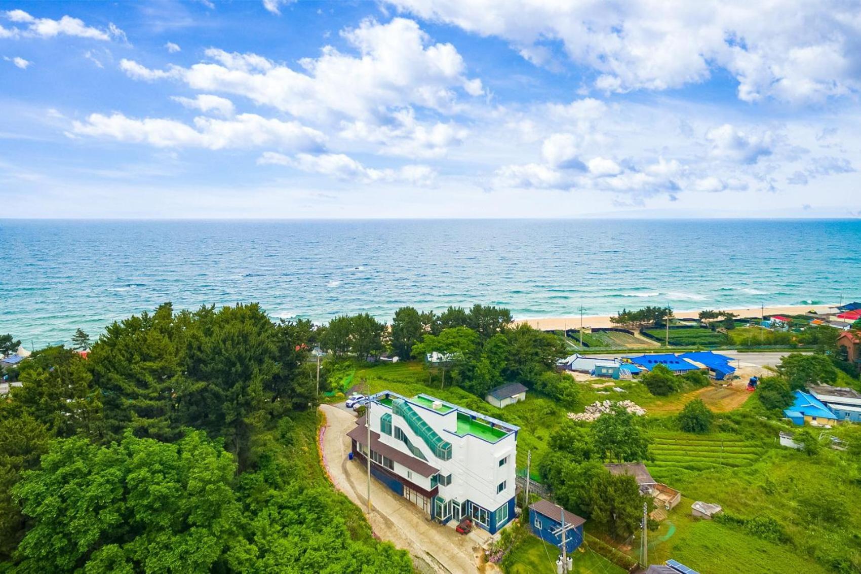 Gangneung Undukmaru Pension Екстер'єр фото